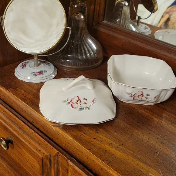 Vintage Vanity Set with antique mirror and complimenting trinket dish. - Picture 9 of 9